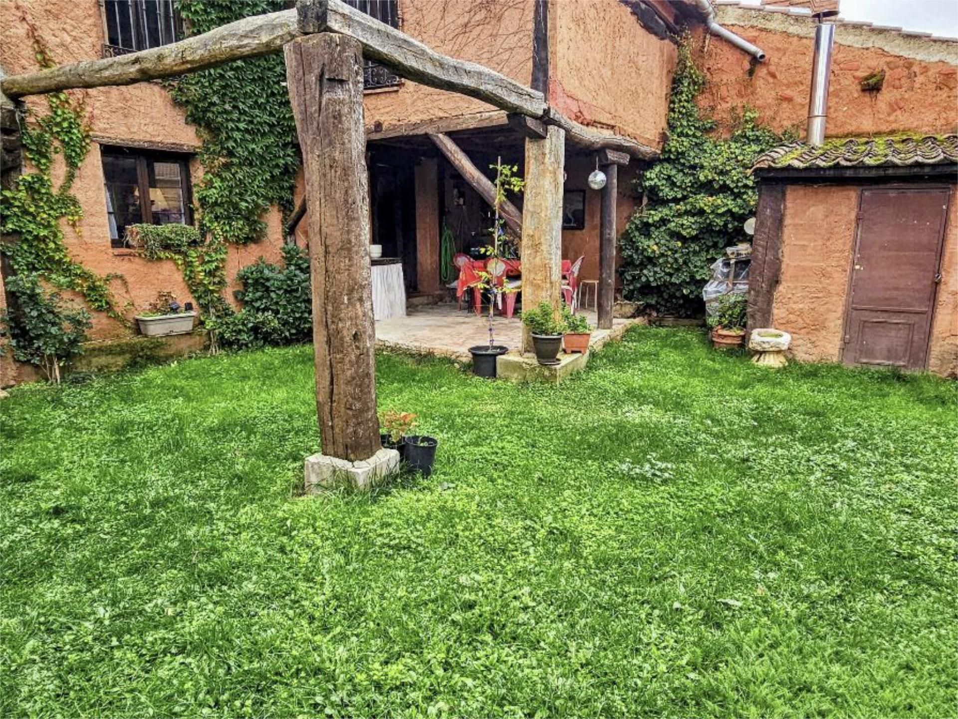 Jardí de Casa o xalet en venda en Fresno de Cantespino amb Calefacció, Jardí privat i Terrassa
