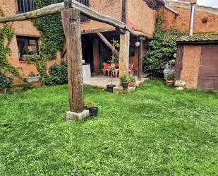 Jardí de Casa o xalet en venda en Fresno de Cantespino amb Calefacció, Jardí privat i Terrassa