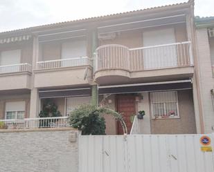 Vista exterior de Casa adosada en venda en Peligros amb Aire condicionat, Calefacció i Terrassa