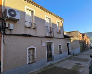 Vista exterior de Casa adosada en venda en Belvís de la Jara amb Aire condicionat