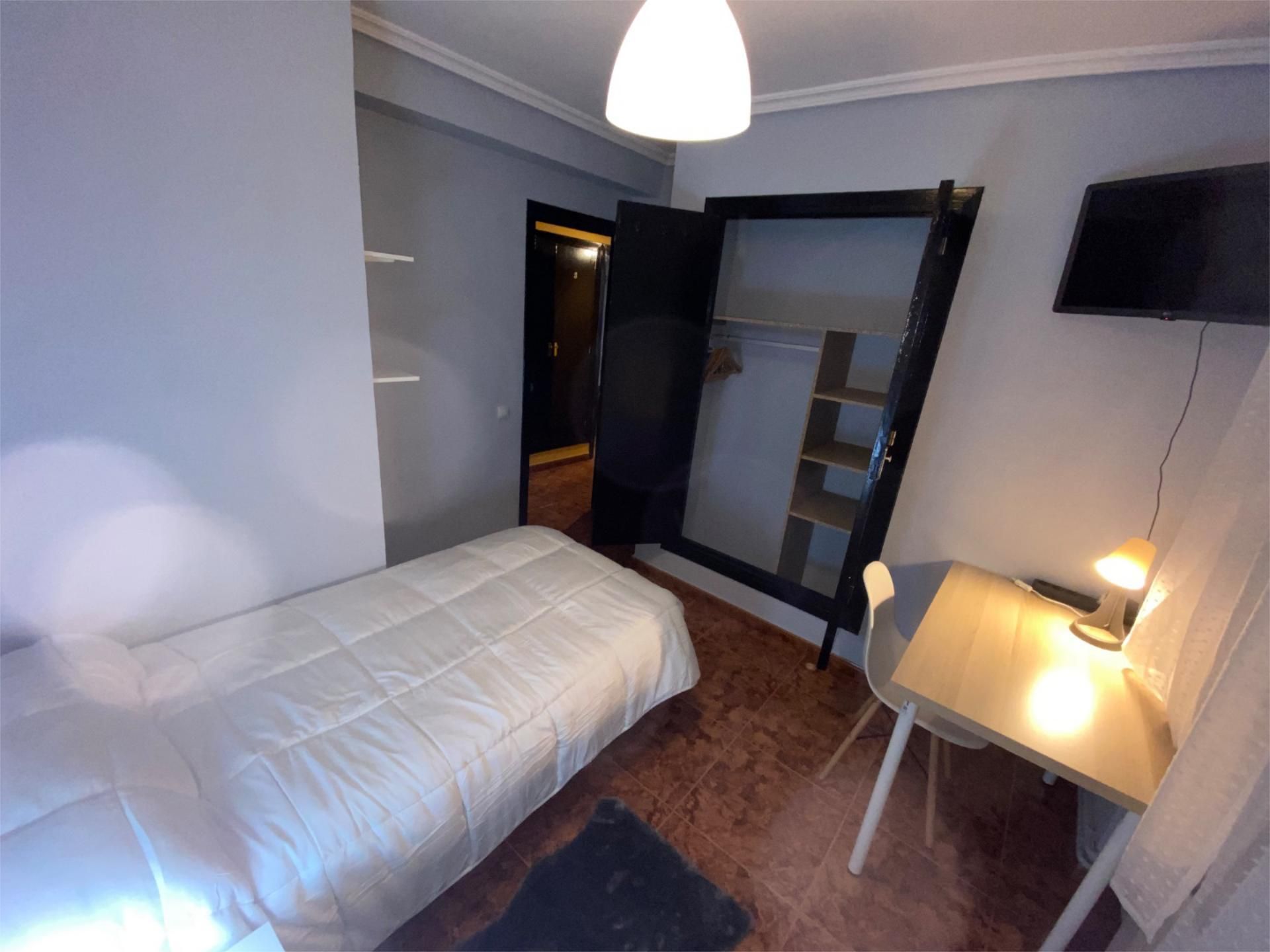 Bedroom of Flat to share in Valladolid Capital  with Heating and Furnished