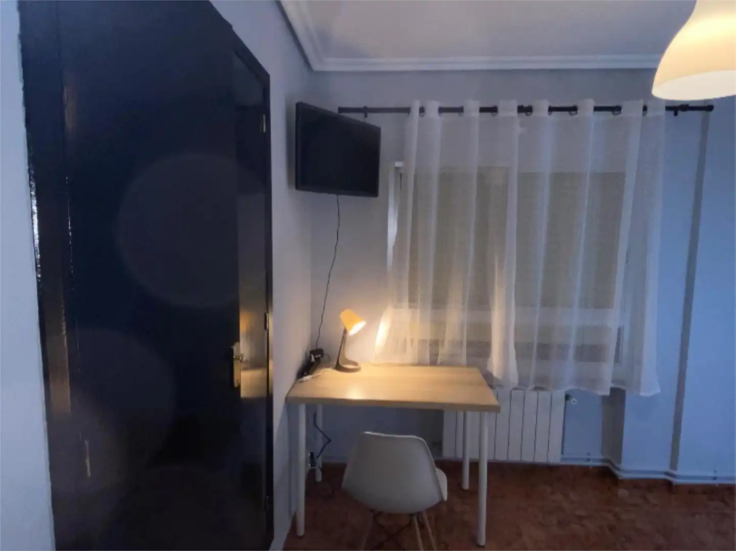 Room in Calle Chile, 4, Arturo Eyries Bedroom of Flat for share in Valladolid with Heating and Furnished