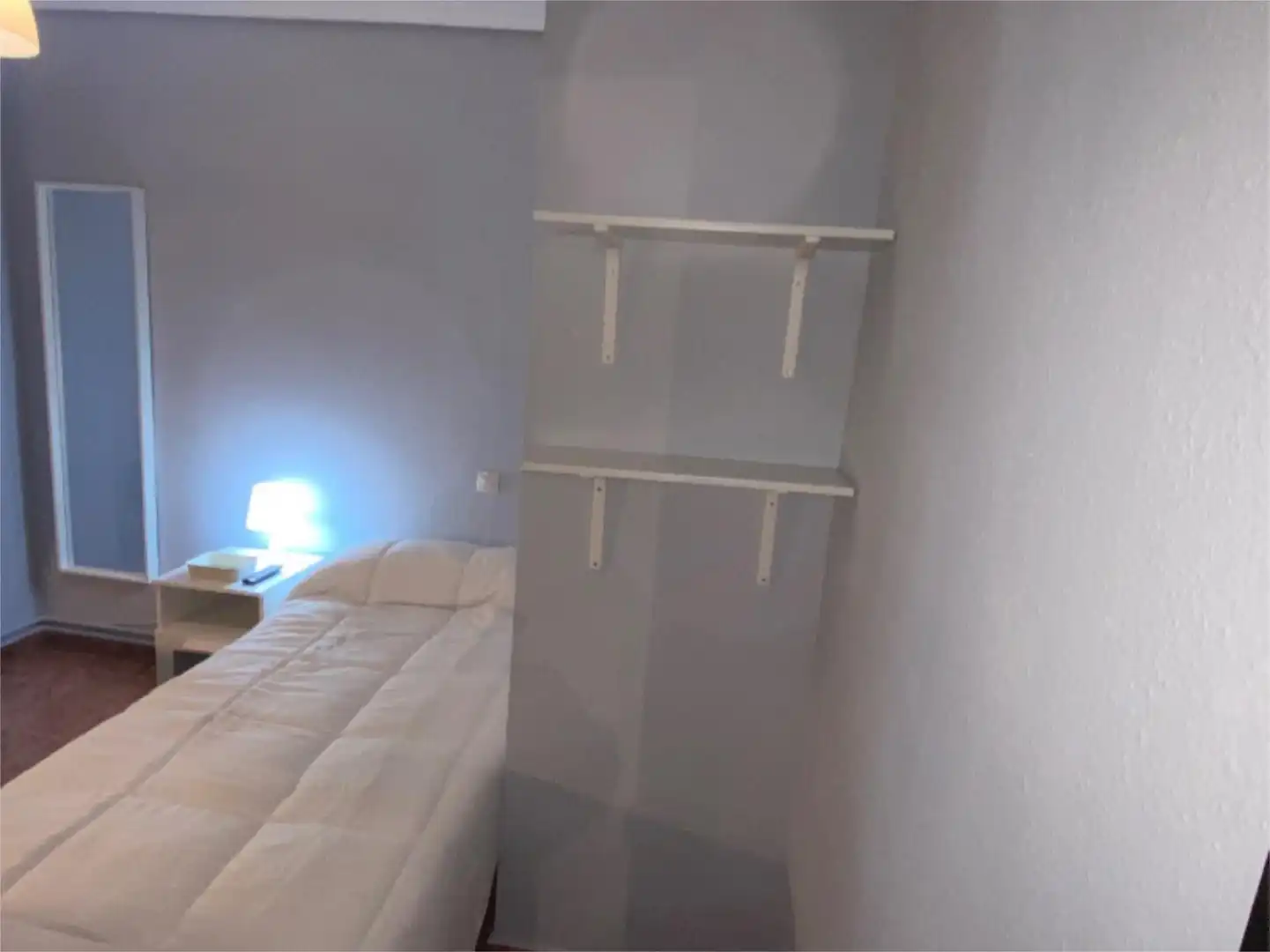Room in Calle Chile, 4, Arturo Eyries Bedroom of Flat for share in Valladolid with Heating and Furnished