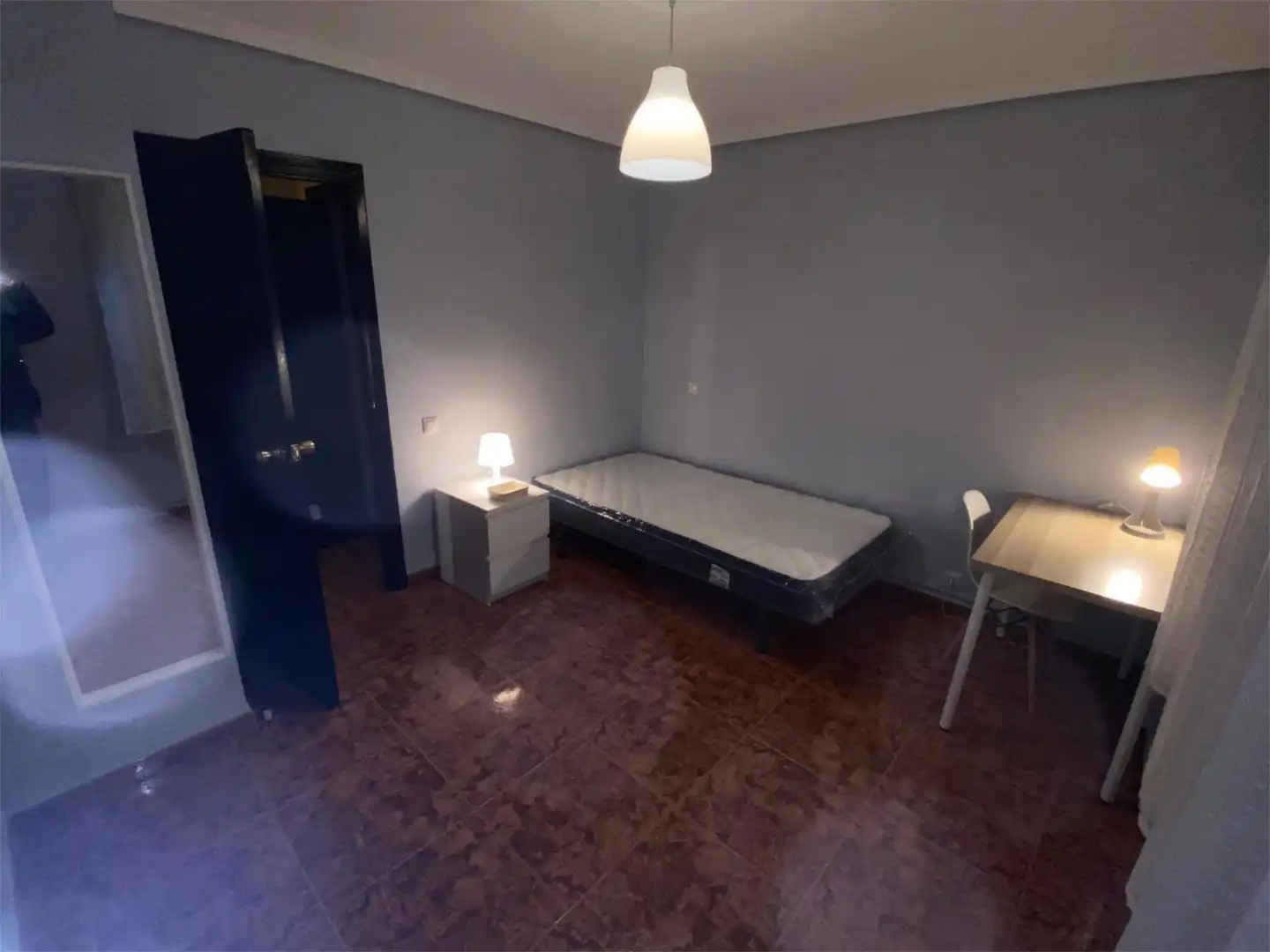 Room in Calle Chile, 4, Arturo Eyries Bedroom of Flat for share in Valladolid with Heating and Furnished