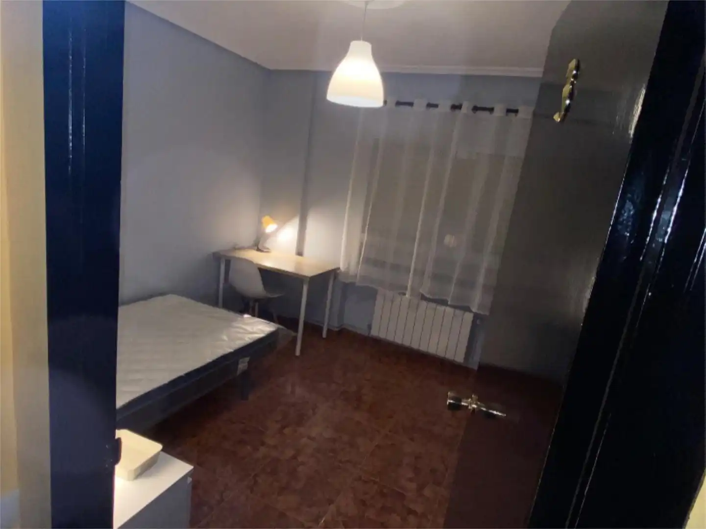 Room in Calle Chile, 4, Arturo Eyries Bedroom of Flat for share in Valladolid with Heating and Furnished