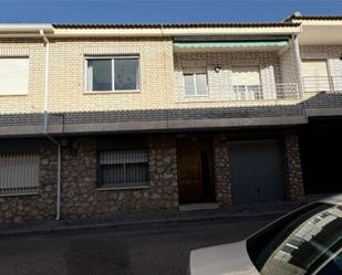 Exterior view of Single-family semi-detached for sale in Quintanar de la Orden  with Air Conditioner, Heating and Terrace