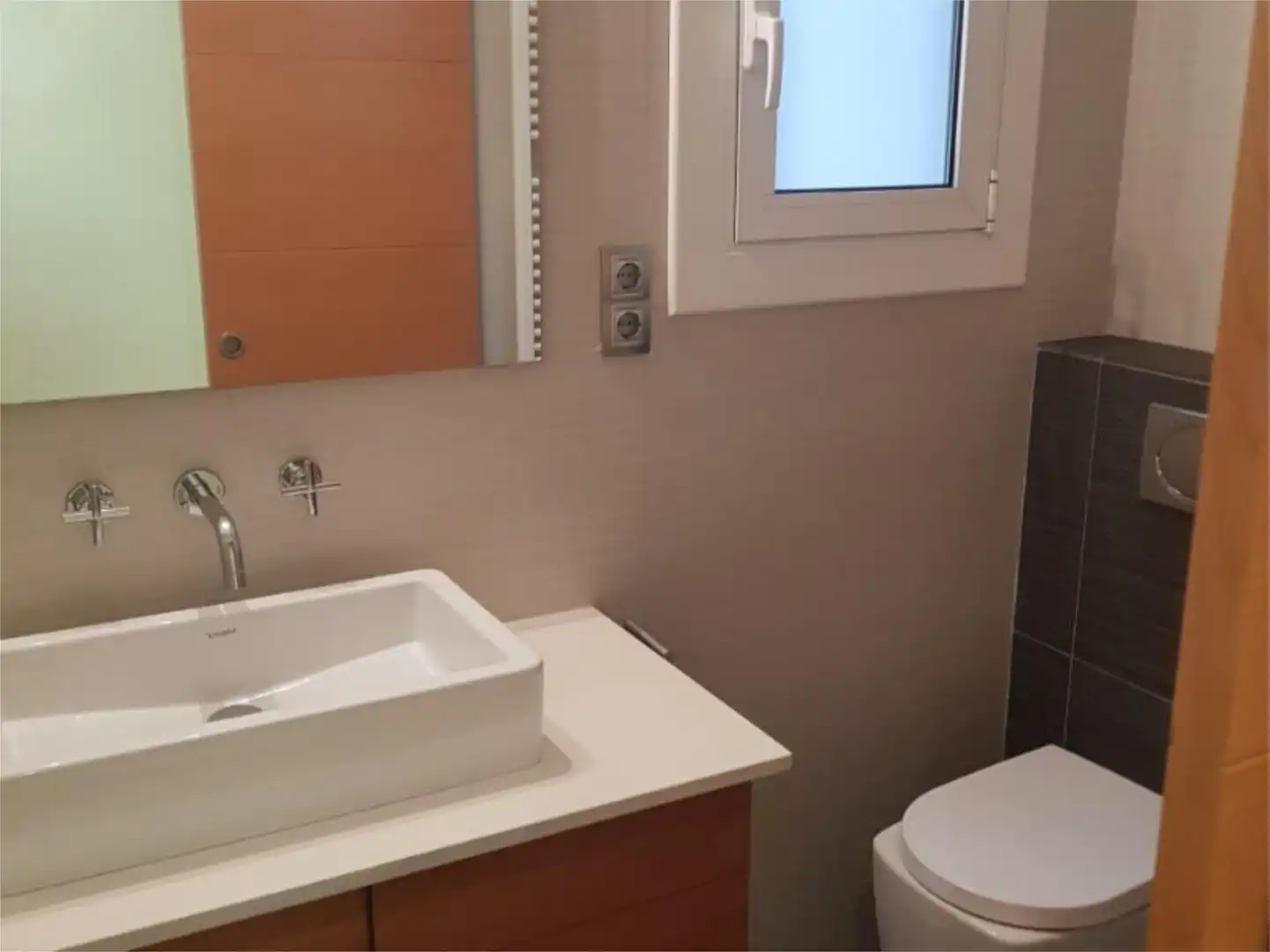 Badezimmer von Geschaftsraum zur Miete in Vilafranca del Penedès mit Heizung, Parkett und Möbliert