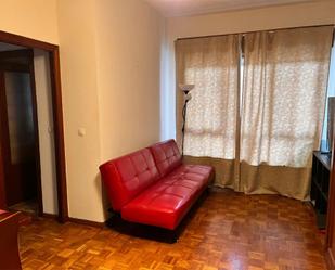 Sala d'estar de Pis de lloguer en Oviedo  amb Calefacció, Parquet i Terrassa