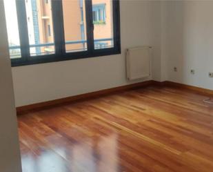 Bedroom of Flat to rent in  Madrid Capital  with Air Conditioner, Heating and Private garden