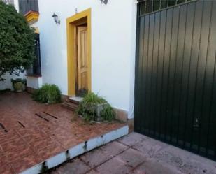 Vista exterior de Casa adosada en venda en  Córdoba Capital amb Aire condicionat, Calefacció i Jardí privat