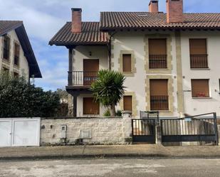 Vista exterior de Casa o xalet en venda en Reocín amb Balcó