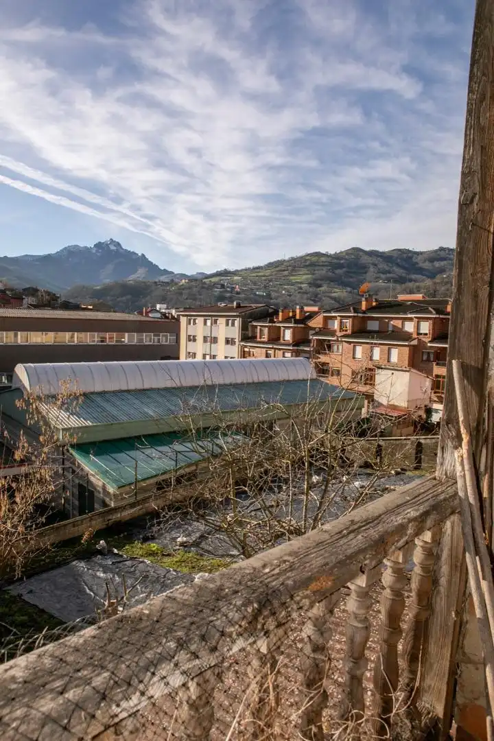 Vista exterior de Casa adosada en venta en Laviana