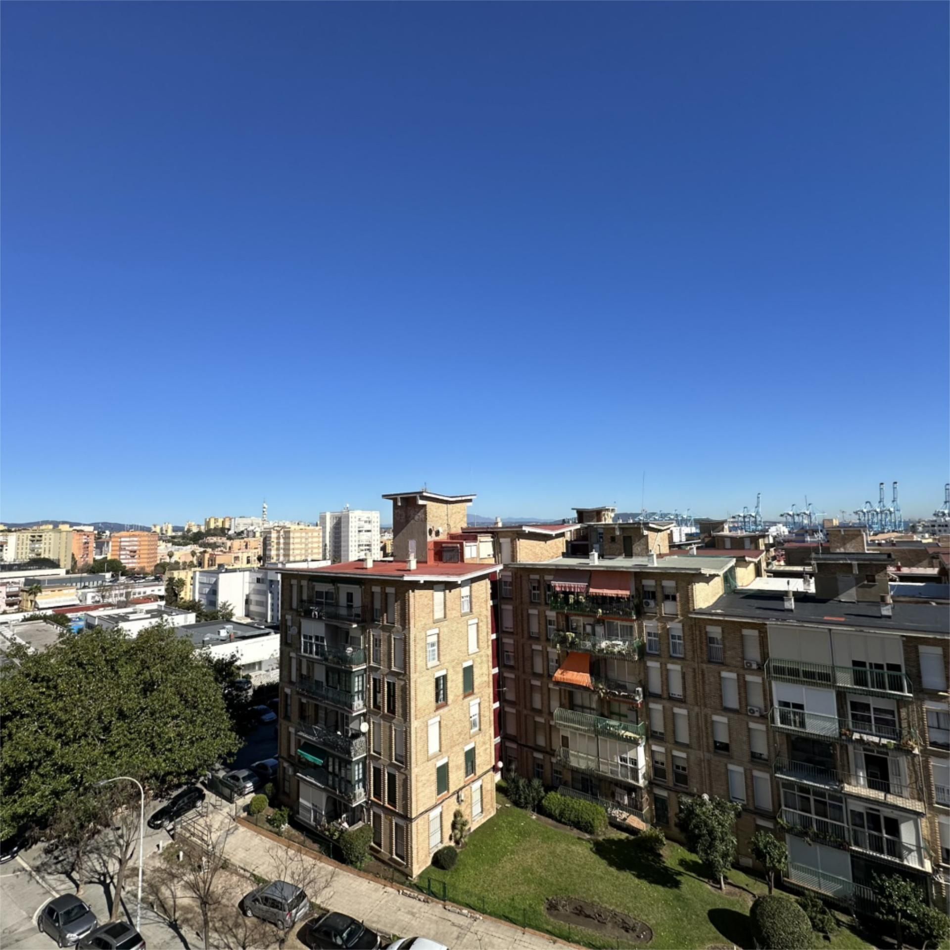 Flat for sale in Avenida Ramón Puyol, 12, La Reconquista - El Rosario Exterior view of Flat for sale in Algeciras with Air Conditioner, Private garden and Terrace