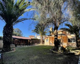 Vista exterior de Casa o xalet en venda en Bollullos de la Mitación amb Aire condicionat, Calefacció i Jardí privat