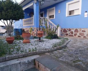 Exterior view of House or chalet for sale in Santa Cruz del Retamar  with Air Conditioner