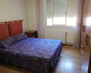 Bedroom of Flat to share in El Prat de Llobregat  with Heating, Parquet flooring and Furnished