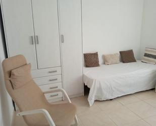 Bedroom of Flat to share in Girona Capital  with Air Conditioner, Heating and Furnished