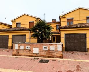 Exterior view of Flat to rent in Cigales  with Heating, Parquet flooring and Storage room