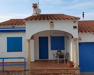 Vista exterior de Casa adosada en venda en L'Escala amb Aire condicionat i Piscina