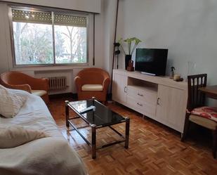 Living room of Flat to share in  Madrid Capital  with Heating, Parquet flooring and Furnished