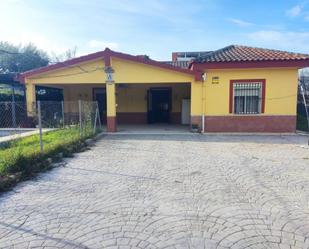 Vista exterior de Casa o xalet en venda en Coria del Río amb Aire condicionat, Calefacció i Jardí privat