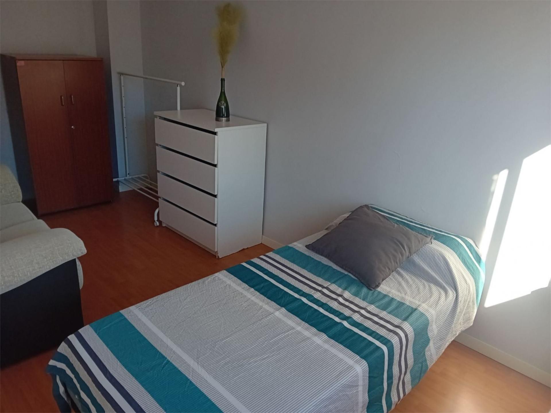 Habitación de Piso para compartir en  Madrid Capital con Aire acondicionado, Calefacción y Jardín privado