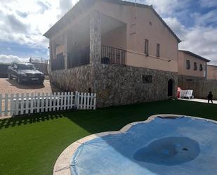 Piscina de Casa o xalet de lloguer en El Casar de Escalona amb Calefacció, Jardí privat i Terrassa