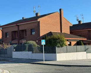 Vista exterior de Casa o xalet en venda en Orkoien amb Calefacció, Jardí privat i Terrassa