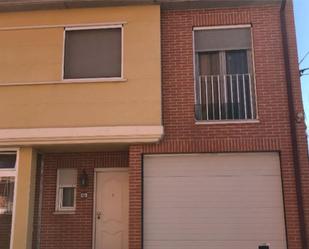 Vista exterior de Casa adosada en venda en Borja amb Calefacció, Parquet i Terrassa