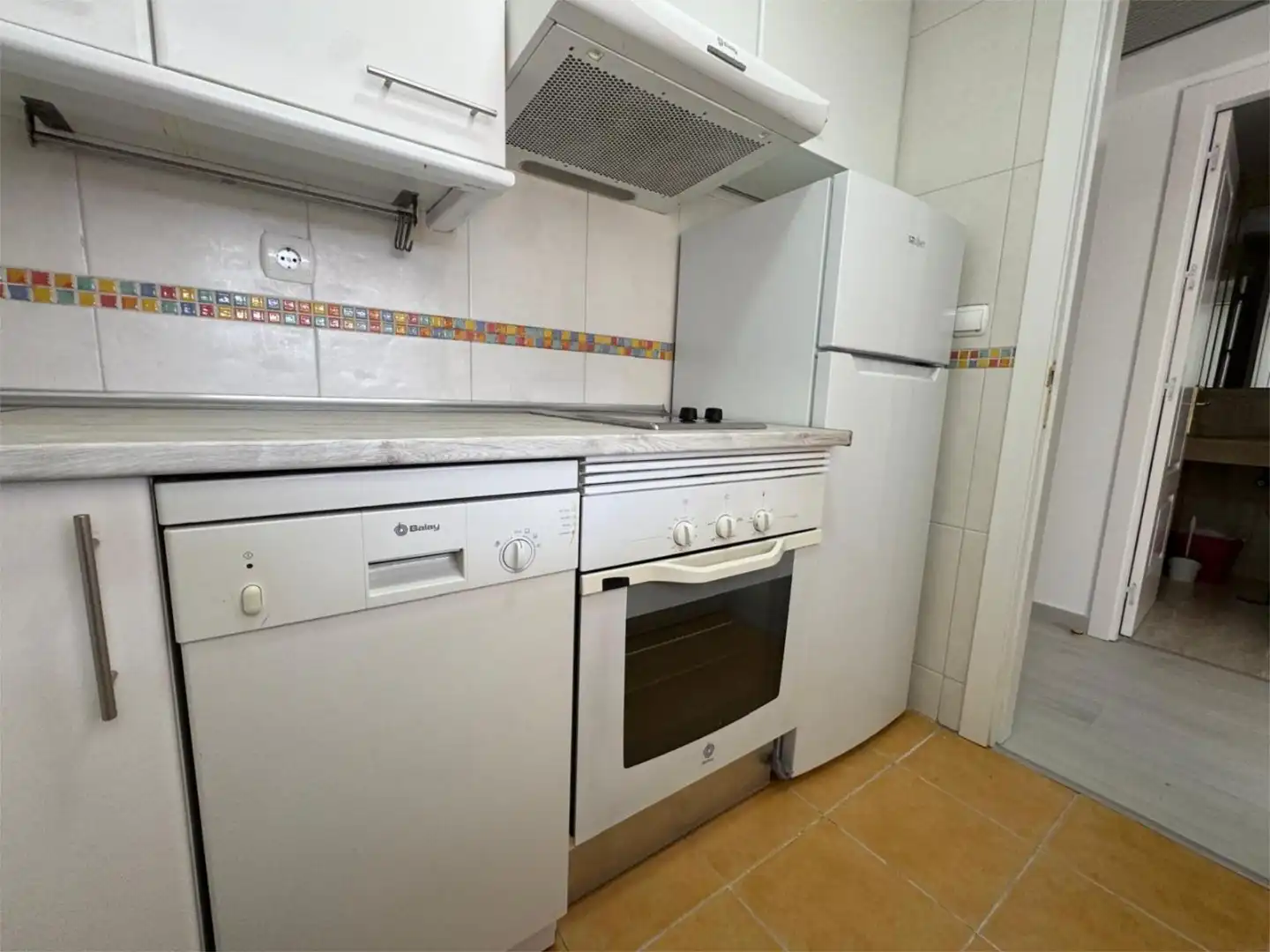 Pis de lloguer a Calle de Pirra, 44, Rejas Cuina de Pis de lloguer en Madrid Capital amb Aire condicionat i Piscina