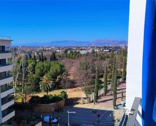 Vista exterior de Pis en venda en  Granada Capital amb Aire condicionat, Terrassa i Balcó