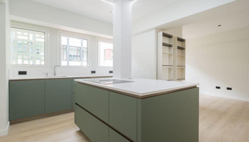 Piso en venta en Calle León y Castillo, 320, Santa Catalina - Canteras, Las Palmas de Gran Canaria - imagen 1 Foto 1 de Piso en venta en Calle León y Castillo, 320, Santa Catalina - Canteras, Las Palmas de Gran Canaria