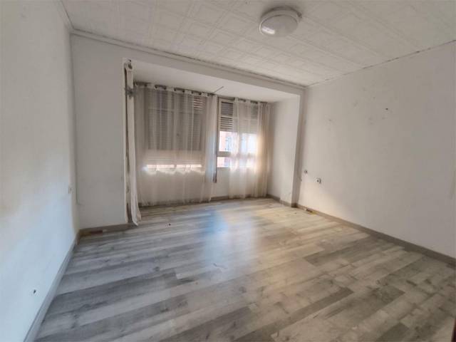 Piso en Venta en Carrer de Cabanes, 3 en Estación - Universidad