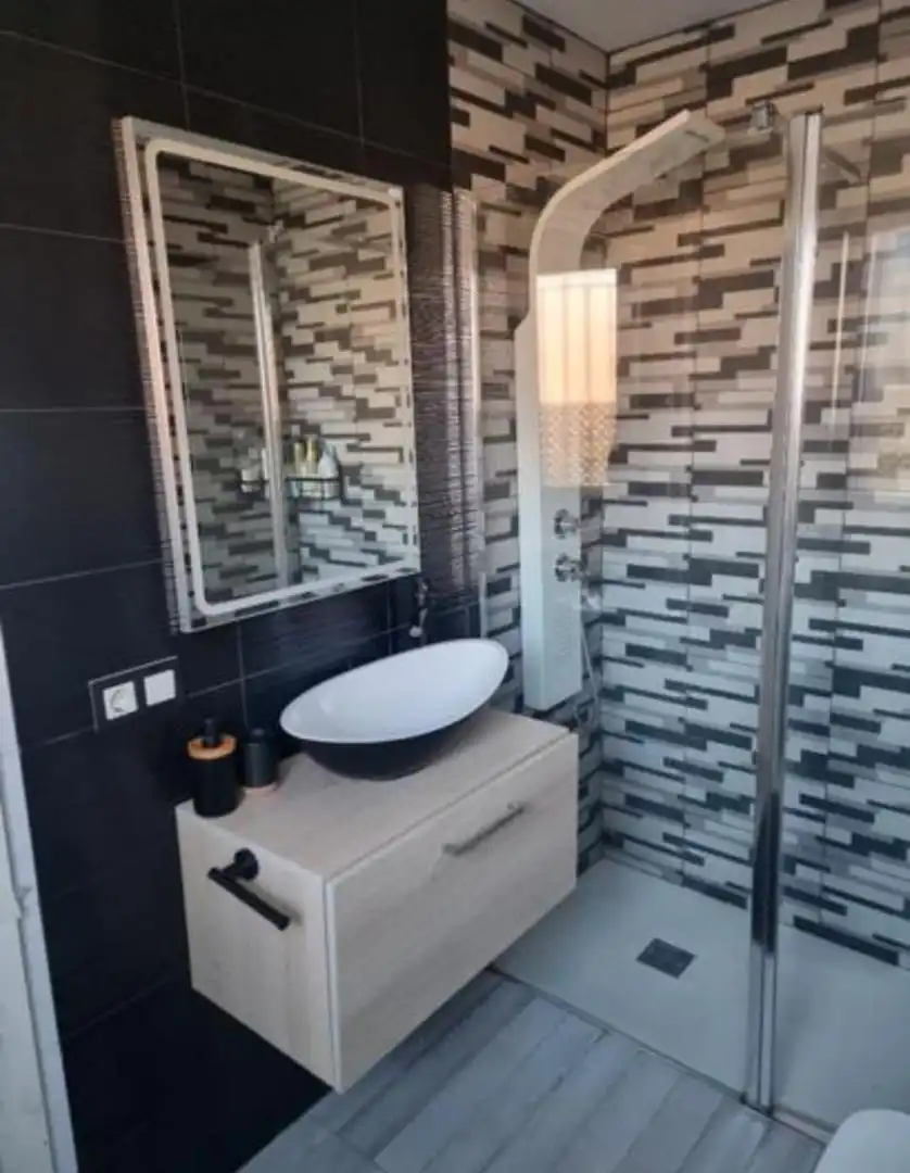 Flat for rent in Avenida de Triana, 30, Casariche Bathroom of Flat for rent in Casariche with Furnished, Oven and Washing machine