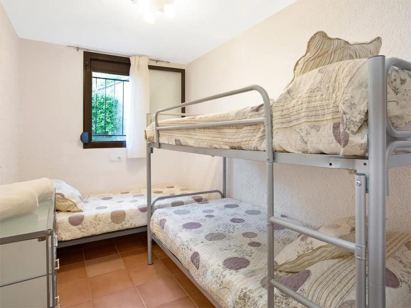 Casa o xalet en venda a Carrer de l'Alt Camp, 1, Lloret Verd - Els Pinars Dormitori de Casa o xalet en venda en Lloret de Mar amb Jardí privat, Terrassa i Piscina