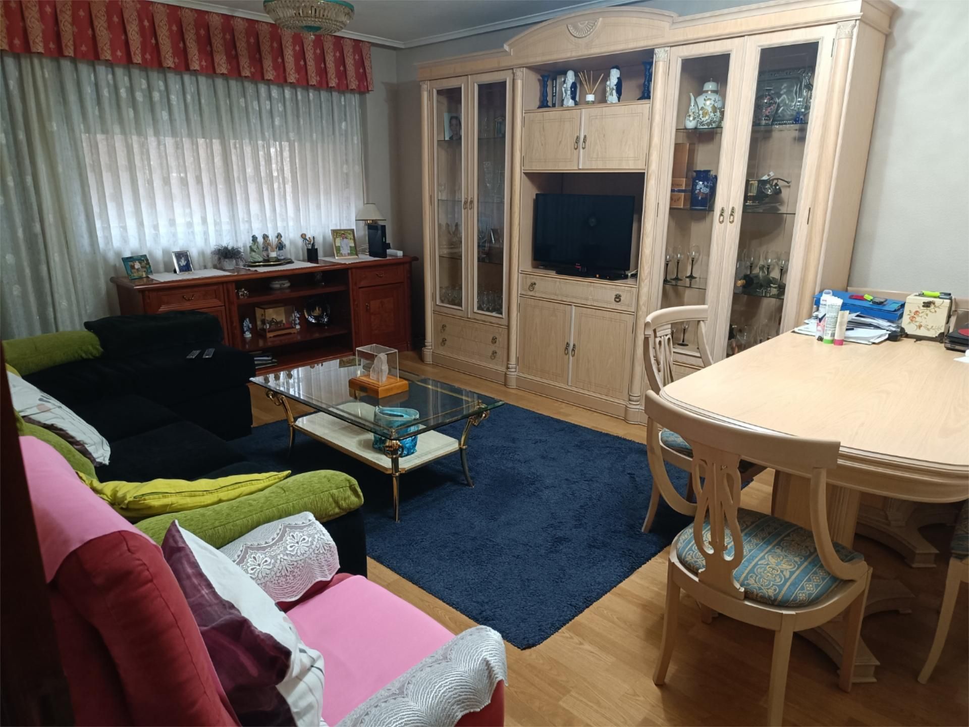 Living room of Flat for sale in  Zaragoza Capital  with Heating, Parquet flooring and Terrace