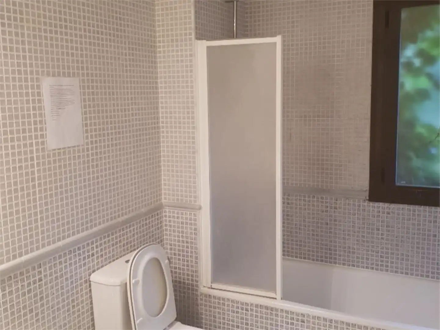 Room in Calle Francisco de Mora, 61, Zaburdón - Monte Escorial Bathroom of Flat for share in San Lorenzo de El Escorial with Private garden, Parquet flooring and Terrace