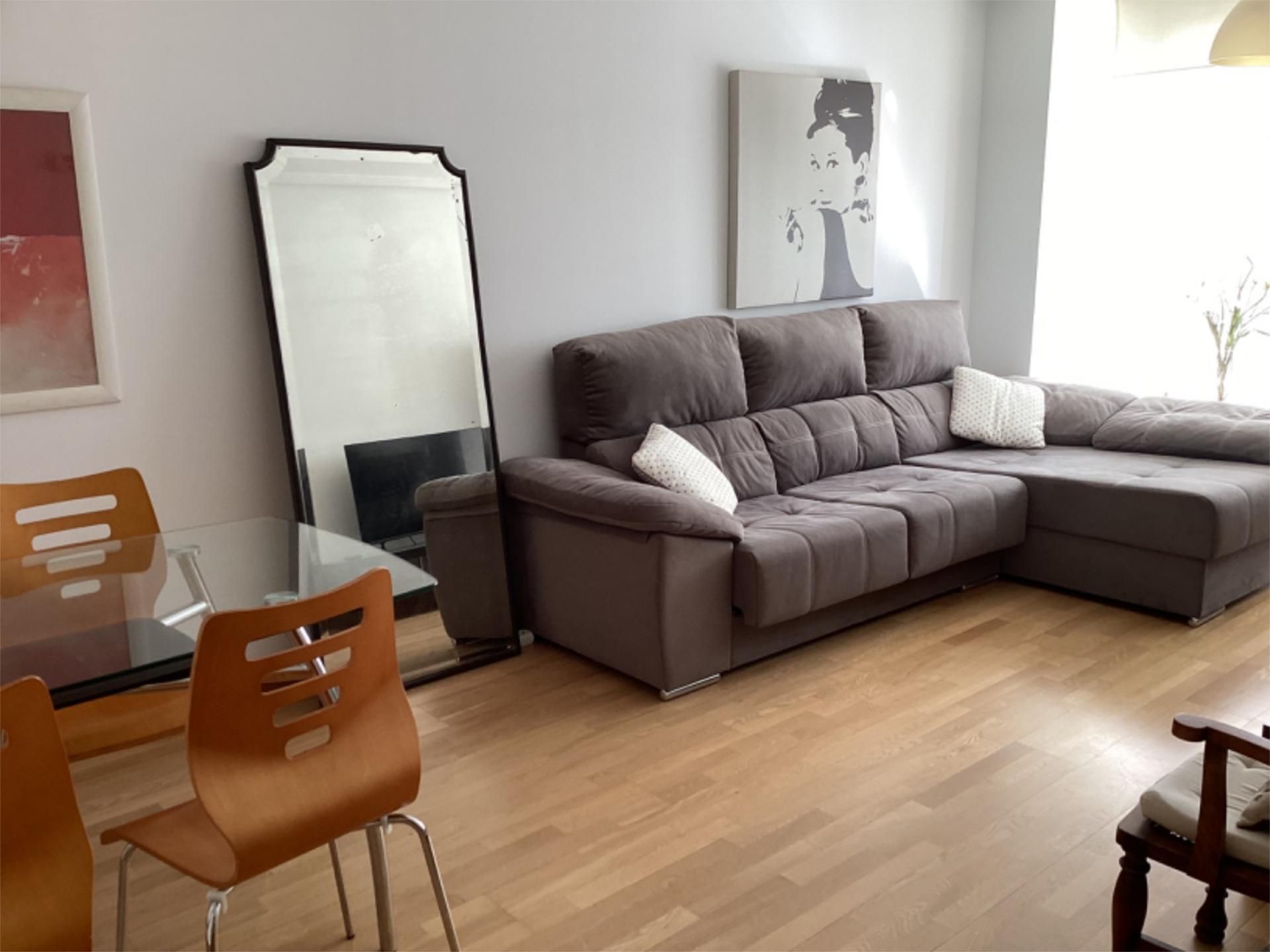 Living room of Flat for sale in Valladolid Capital  with Heating, Parquet flooring and Storage room