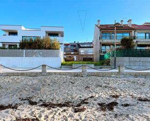 Vista exterior de Casa adosada en venda en Vilagarcía de Arousa amb Calefacció i Traster