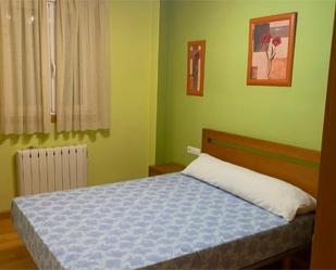 Dormitori de Apartament de lloguer en Monforte de Lemos amb Calefacció, Parquet i Moblat