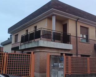 Exterior view of House or chalet for sale in Burgos Capital  with Air Conditioner, Terrace and Balcony