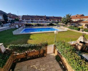 Piscina de Casa adosada en venda en Villamediana de Iregua