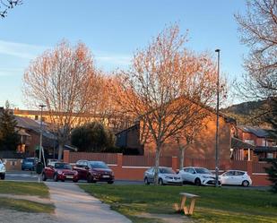 Vista exterior de Casa o xalet de lloguer en Moralzarzal amb Calefacció, Jardí privat i Terrassa