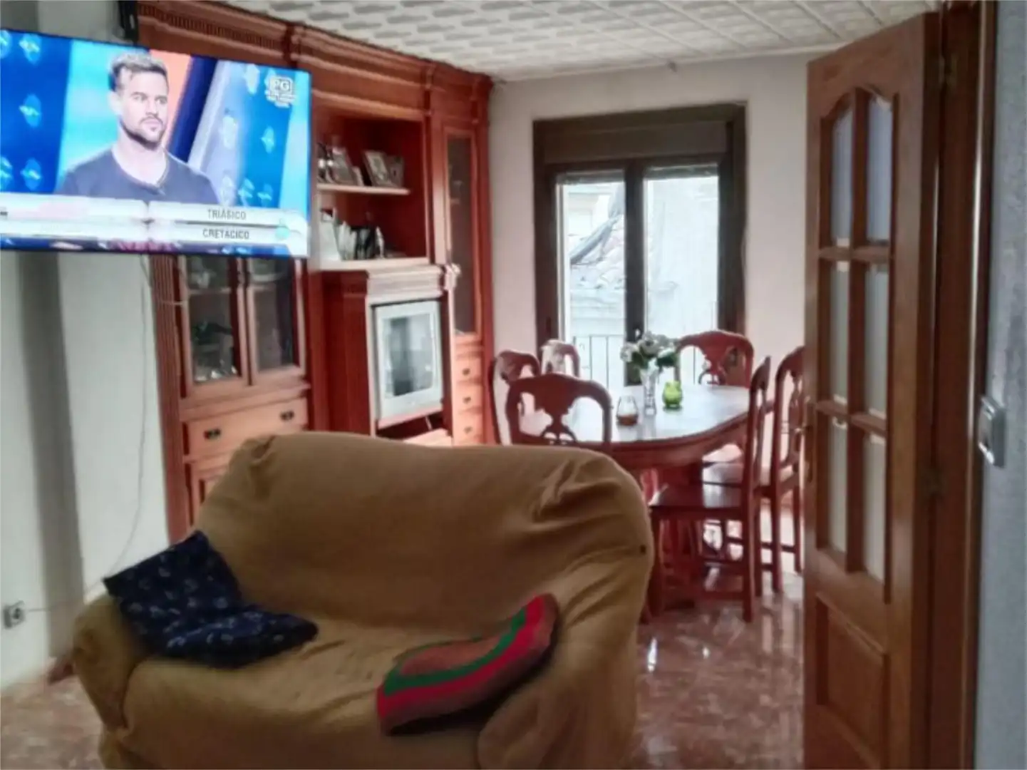 Pis en venda a Calle de Joaquín Costa, 29a, Centro Sala d'estar de Pis en venda en Teruel Capital amb Balcó