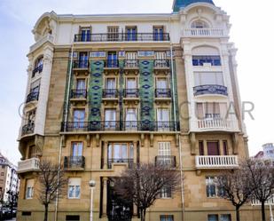 Vista exterior de Pis en venda en Donostia - San Sebastián  amb Balcó