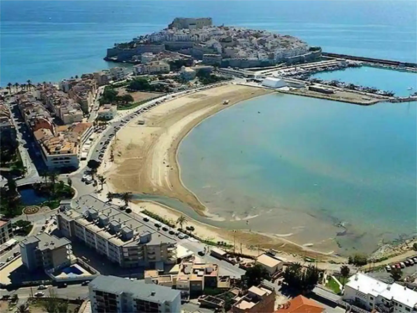 Pis en venda a Avinguda de Noruega, 18, Las Atalayas - Urmi - Cerro de Mar Vista exterior de Pis en venda en Peñíscola / Peníscola amb Aire condicionat, Terrassa i Piscina