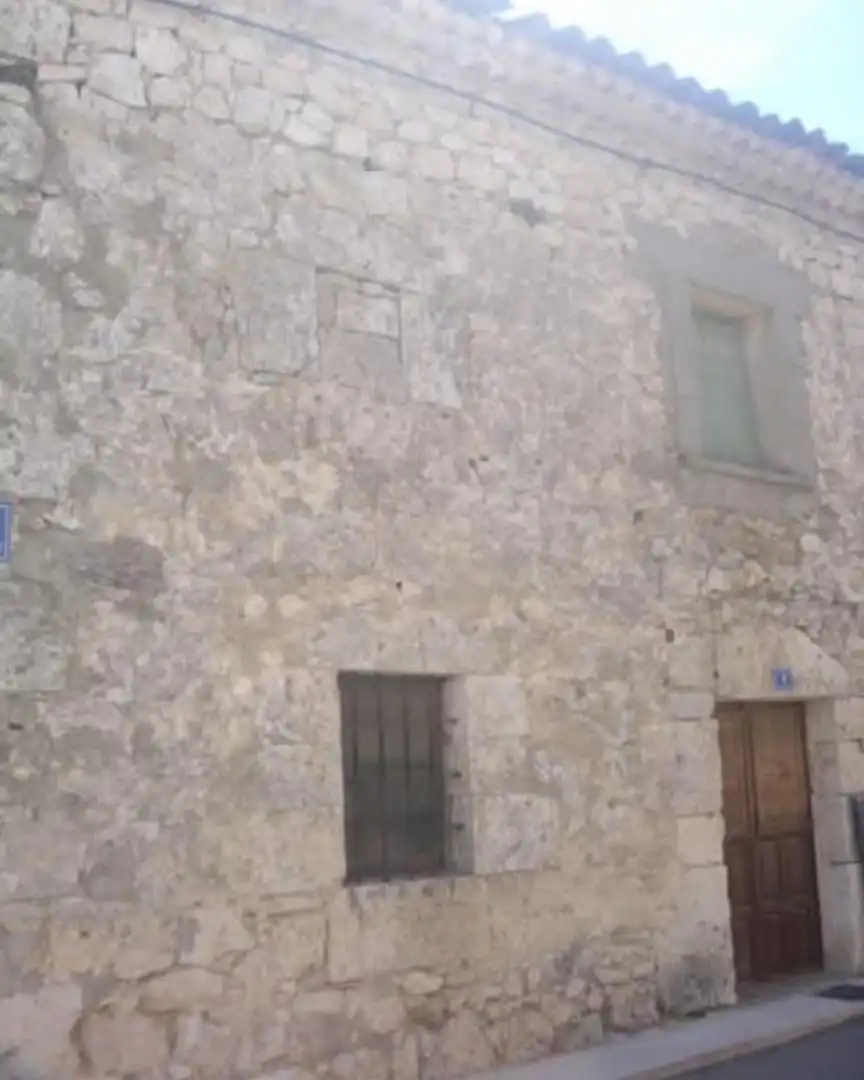Außenansicht von Einfamilien-Reihenhaus zum Verkauf in Santibáñez de Esgueva