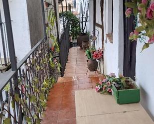 Terrassa de Casa adosada en venda en Casas del Castañar amb Terrassa, Moblat i Forn