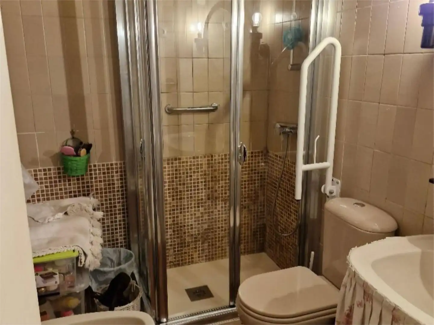 Piso en venta en Calle de Beatriz de Bobadilla, 13, Ciudad Universitaria Baño de Piso en venta en Madrid con Calefacción, Terraza y Parking comunitario