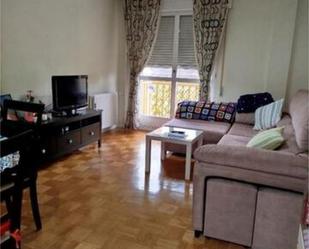 Living room of Flat for sale in  Madrid Capital  with Heating, Terrace and Furnished